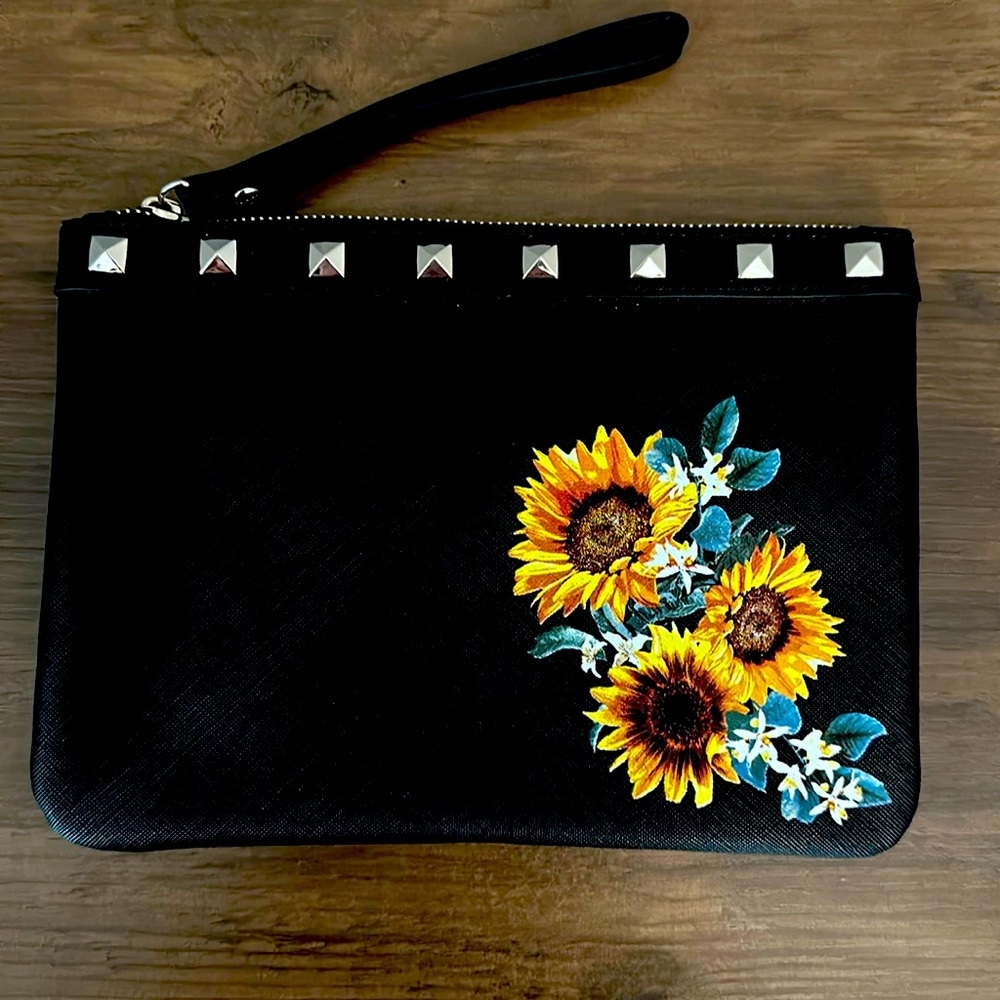 White House black market wristlet-brand new